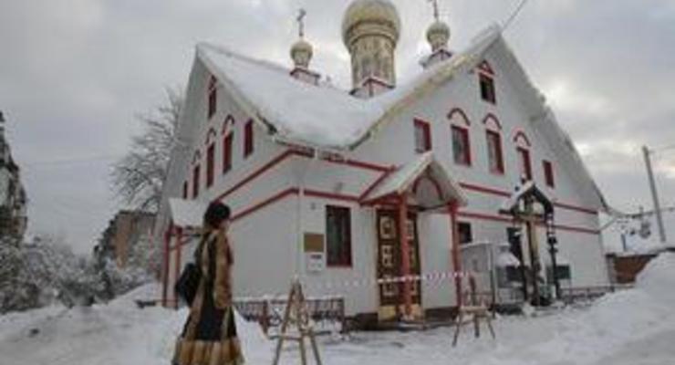 Газета: В Киеве церковь продает места на кладбище за тысячу гривен