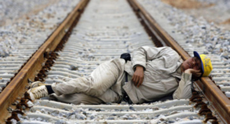 В Закарпатье поезд Будапешт - Москва травмировал уснувшего на шпалах мужчину