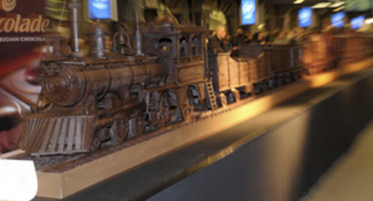 В Бельгии изготовили самый большой в мире шоколадный паровоз