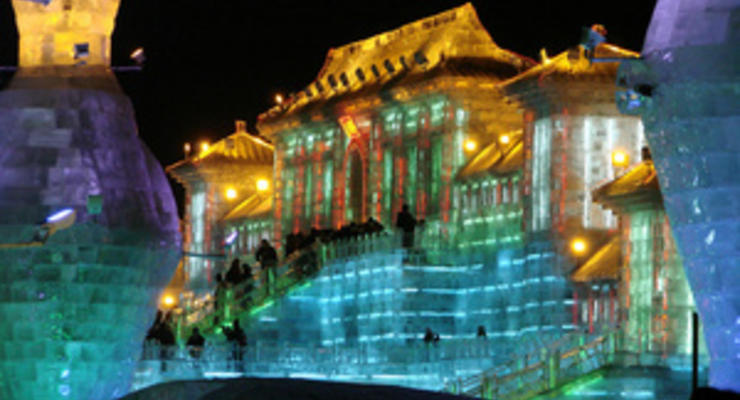 В Китае построили самый большой в мире дворец изо льда