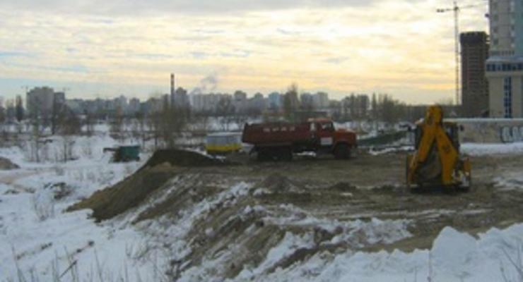 Скандальная стройка в Киеве: Инспекция аннулировала разрешение на строительство возле озера Тельбин