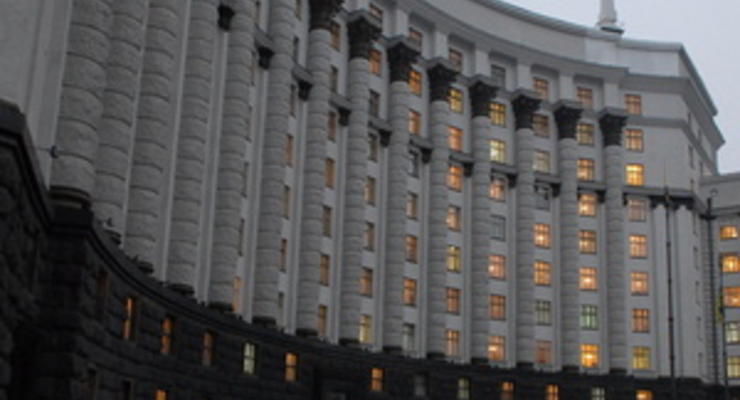 Азаров увеличил количество работников Секретариата Кабмина