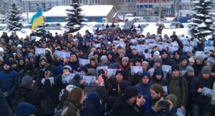 В Киеве под Апелляционным судом митингуют несколько сотен человек в поддержку семьи Павличенко