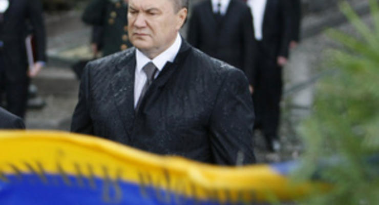 ЕСПЧ изучит жалобу украинки, которую арестовали за срезанную ленту с венка Януковича