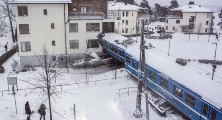 В Швеции уборщица на угнанном поезде врезалась в дом (ФОТО, ВИДЕО)