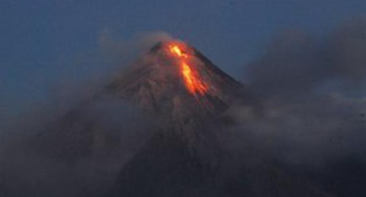 На Камчатке одновременно начали извергаться сразу три опасных вулкана