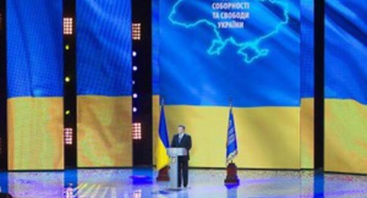 Янукович сожалеет, что молодежь уезжает из Украины