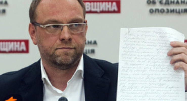 Власенко заявляет, что суд Гамбурга не выносил решения в пользу Азарова