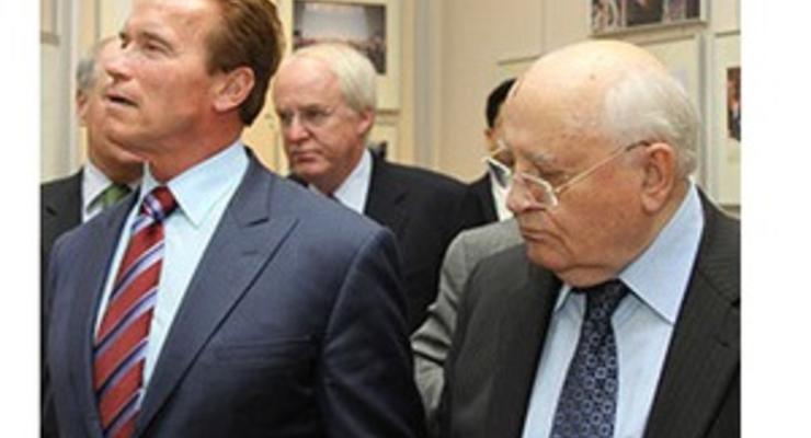 Горбачев провел встречу со своим "старым другом" Арнольдом Шварценеггером