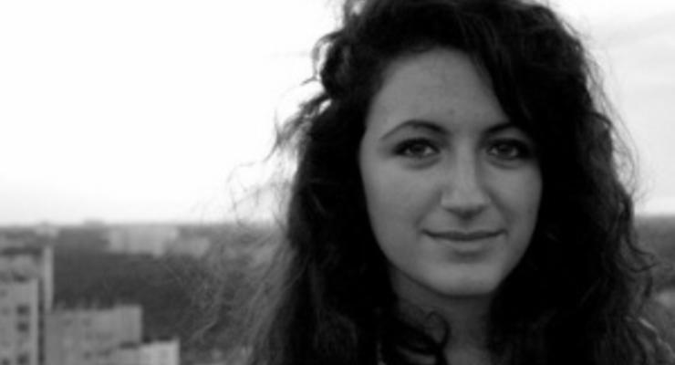 Журналисты разыскали девушку, которая бросила капусту в Жириновского