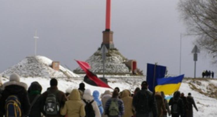 В разных городах Украины почтили память Героев Крут