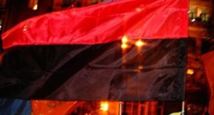Над зданием Тернопольского облсовета вновь подняли красно-черный флаг