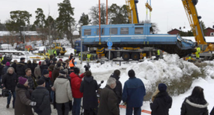 В Швеции врезавшийся в дом поезд убрали спустя две недели