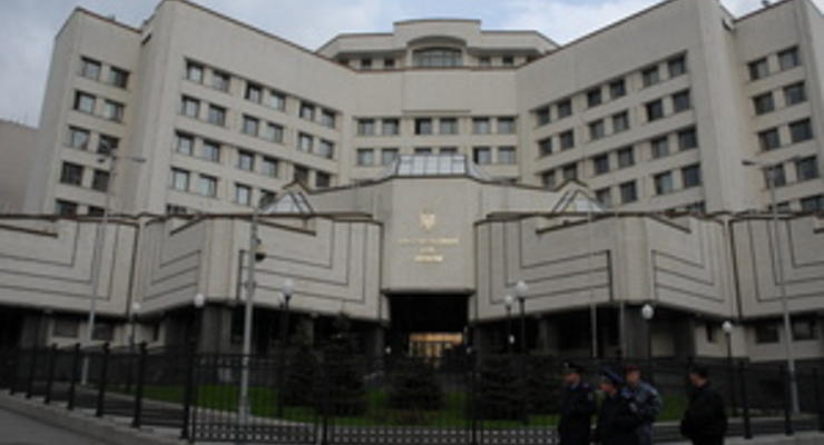 КС отказал Львовскому горсовету в признании языкового закона неконституционным