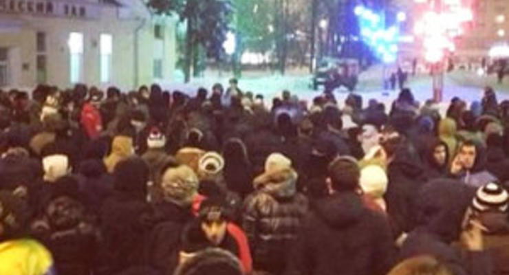 Среди задержанных за драку с полицией после хоккея в Москве оказался следователь
