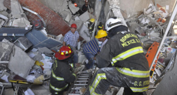 Число жертв взрыва в здании нефтяной госкомпании в Мехико возросло до 36 человек