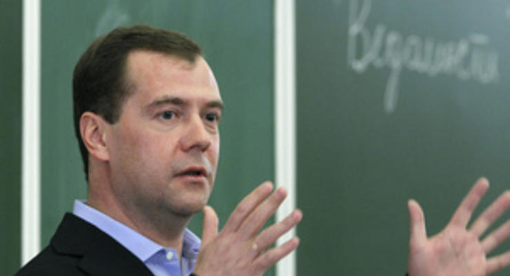Медведев рассказал студентам, как влюбить в себя девушку