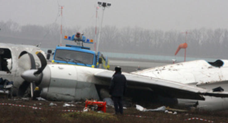 Янукович поручил расследовать причины авиакатастрофы в Донецке