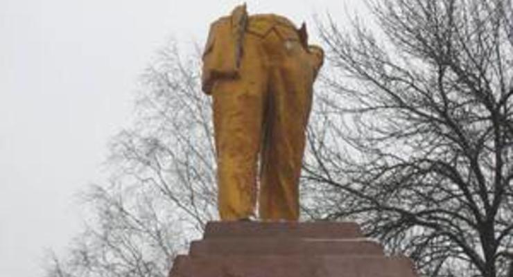 Милиция начала уголовное производство по факту сноса свободовцами памятника Ленину