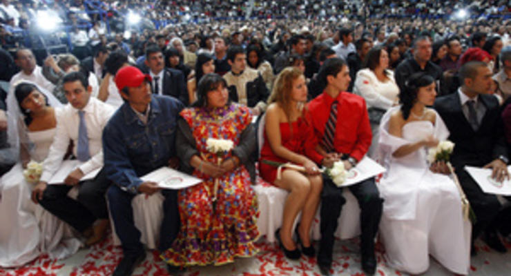 В Мексике в массовой свадьбе приняли участие 412 пар