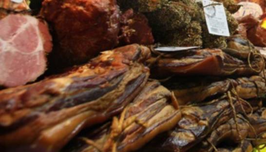 В Крыму нетрезвый похититель колбасы уснул на месте преступления