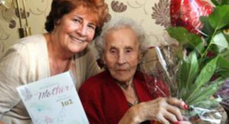 Британка бросила курить за две недели до 102-го дня рождения