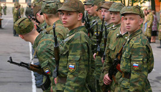 Российских студентов предлагают на летних каникулах отправлять в армию