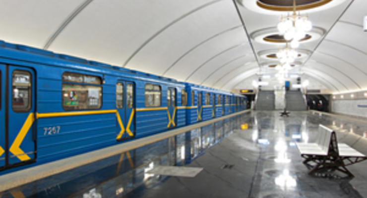В Киеве появились субкультура катающейся на сцепках между вагонами метро молодежи - милиция