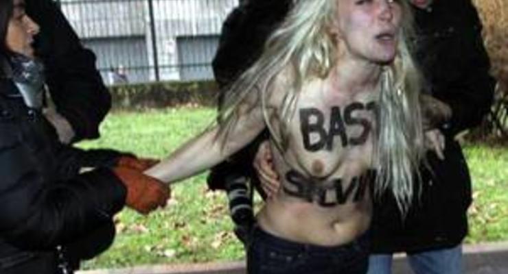 Задержаны активистки FEMEN, топлес встретившие Берлускони перед голосованием