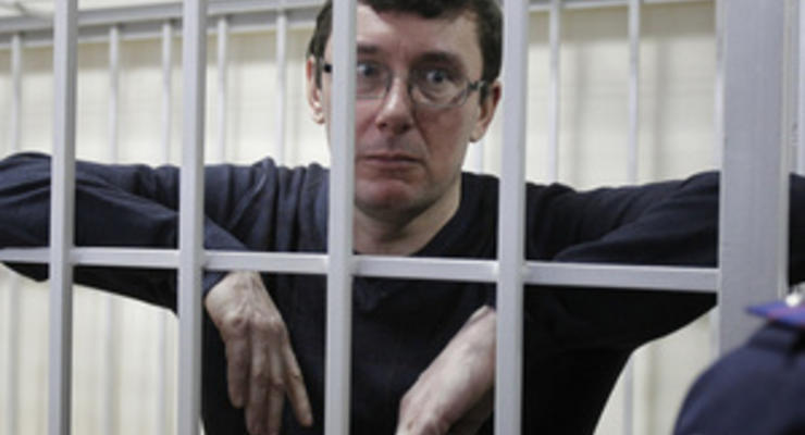Год назад Луценко был приговорен к четырем годам лишения свободы