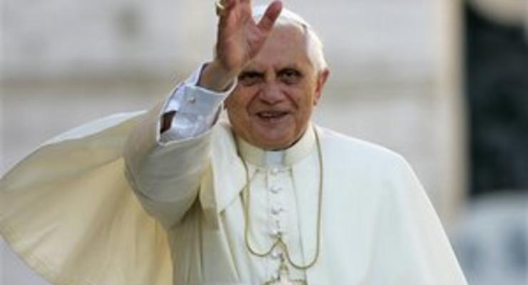 Папа Римский Бенедикт XVI вышел на свою последнюю аудиенцию с верующими