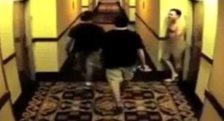 Постоялец отеля, вынужденный голым идти к портье, стал звездой YouTube