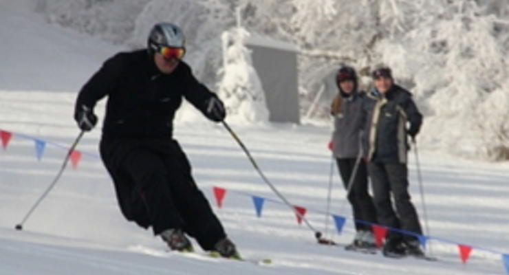 На Буковеле проходят лыжные соревнования среди священников