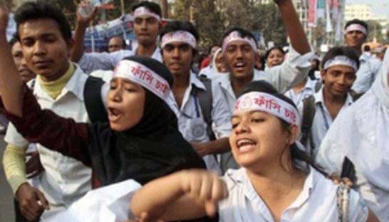 В Бангладеш после вынесения смертного приговора исламисту начались массовые беспорядки. Погибли более десяти человек