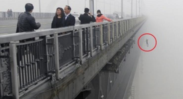 Китайский фотограф случайно снял самоубийство влюбленных
