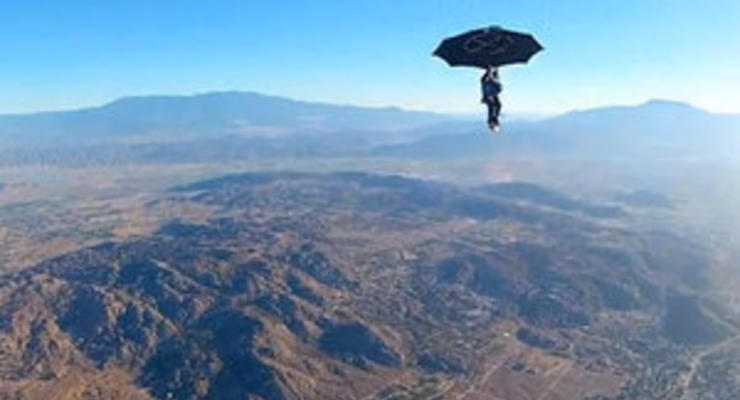 Экстремал из США опробовал в качестве парашюта садовый зонт