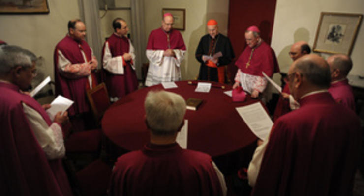 Сегодня в Ватикане кардиналы со всего мира обсудят избрание нового папы