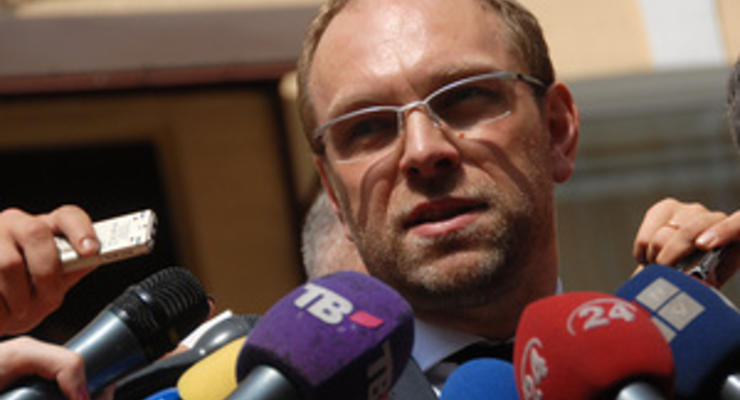 Оппозиция требует от Рыбака провести внеочередное заседание по делу о лишении Власенко мандата