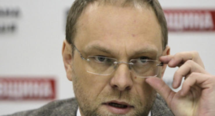 Оппозиционеры предоставили документы о фальсификациях по делу Власенко