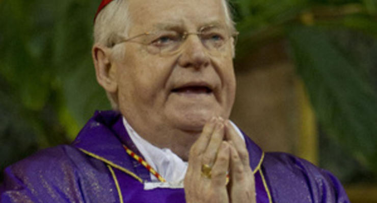 Итальянский кардинал Скола является фаворитом в борьбе за пост Папы - опрос