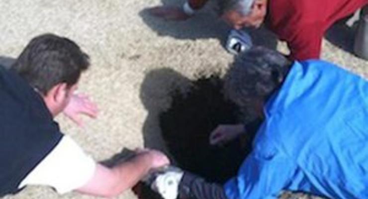 Черная дыра: американец провалился под землю во время игры в гольф