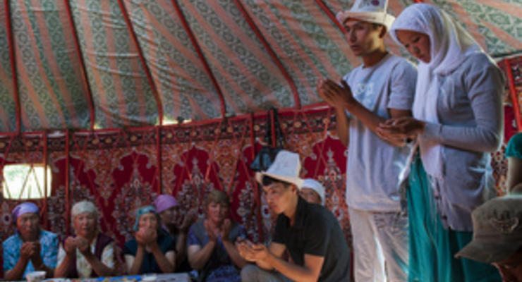 Корреспондент: Киргизские пленницы. Как обычай похищения невест превратился в жестокую забаву