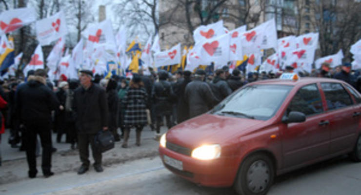 Около пяти тысяч участников акции Вставай Украина! перекрыли движение в Виннице
