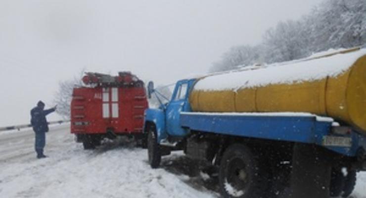 Непогода в Украине: В пяти западных областях ограничено движение автотранспорта