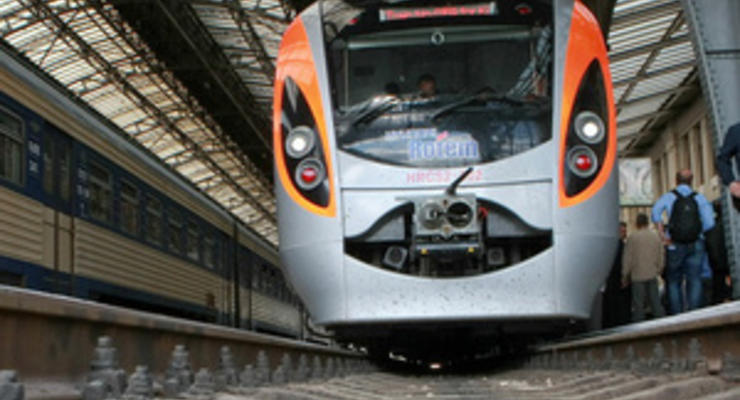 Поезд Hyundai сломался по дороге из Львова в Киев
