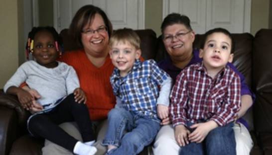 Австралия извинилась за лишение прав матерей в ХХ веке