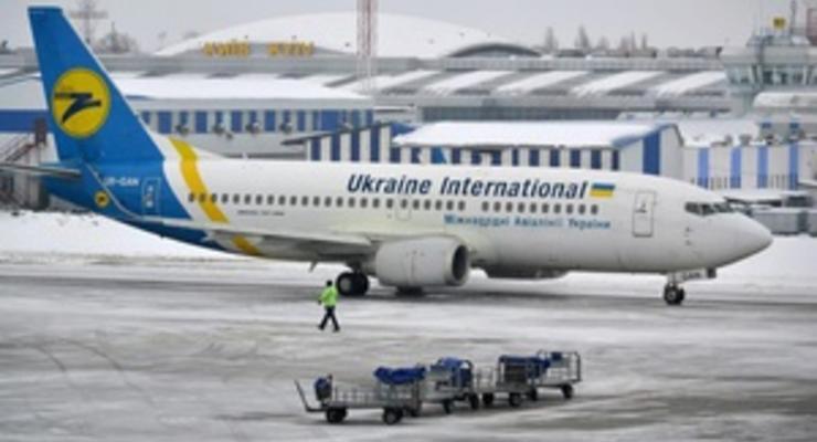 Несмотря на снегопад. В Борисполе заявили, что аэропорт продолжает работу. На прилет рейсы принимаются по запросам авиакомпаний