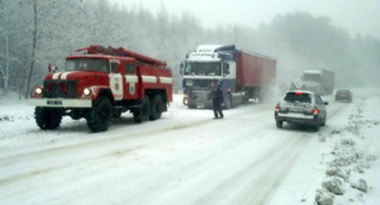 В Киевской области в связи с ухудшением погодных условий ограничено движение на трассе Киев-Чоп