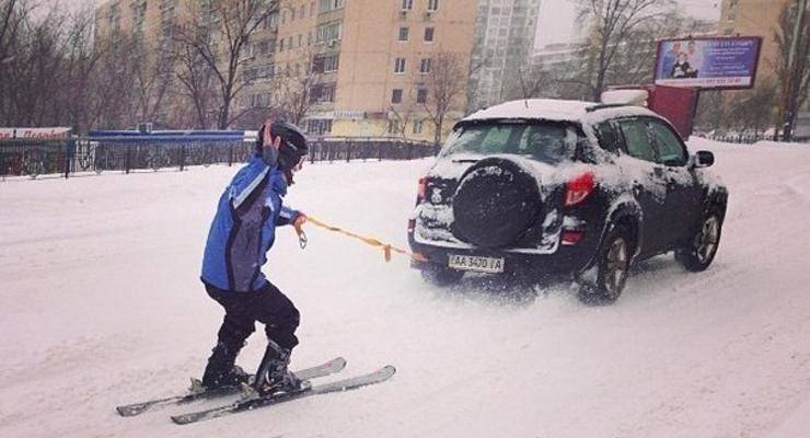 Грандиозный снегопад в Киеве: лучшие ВИДЕО