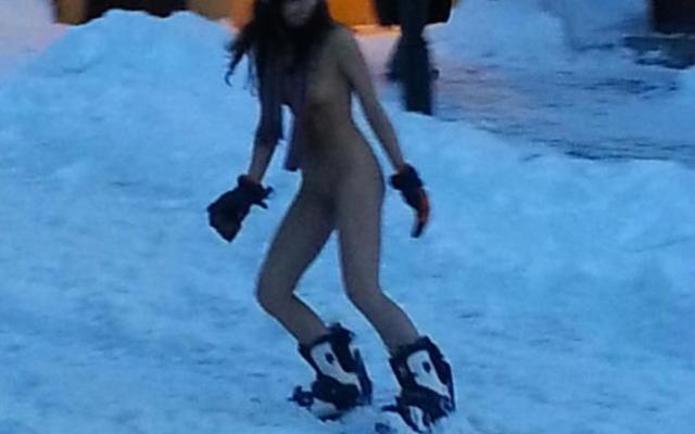 Совсем голые девушки на сноуборде, онлайн видео